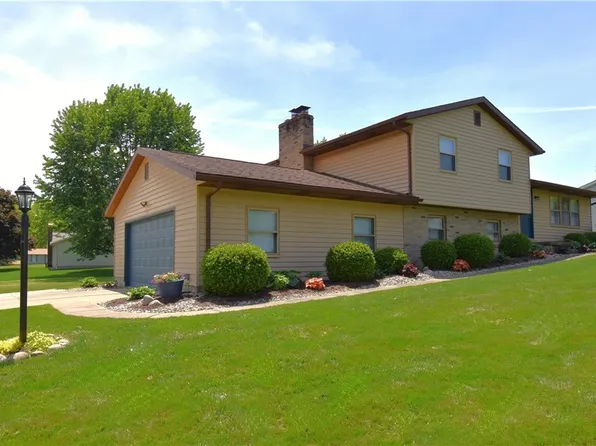 3188 Robin Dr, Ravenna, OH 44266