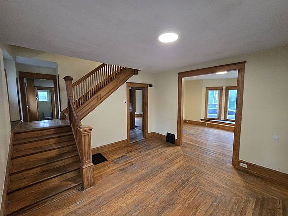 2nd image of 8 William St