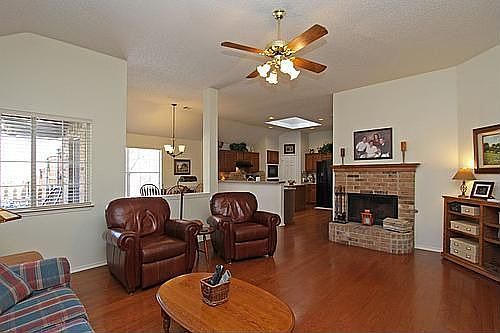 4th image of 1501 Chester Dr