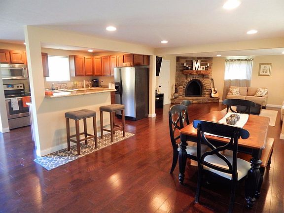 4th image of 714 Wilfert Dr