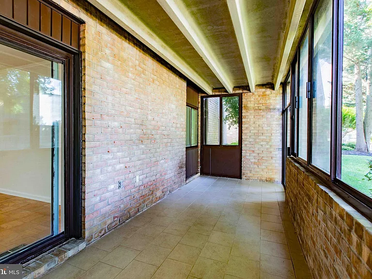 1 Stonehenge Cir #2 — Photo 33