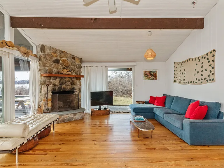 E Lake Dr — Photo 5