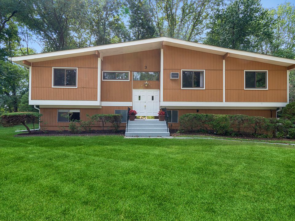 4 BR Contemporary Home on a cul-de-sac