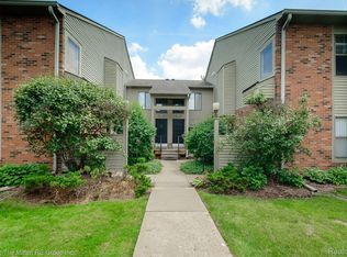 20885 Indian Creek Dr #53, Farmington, MI 48335