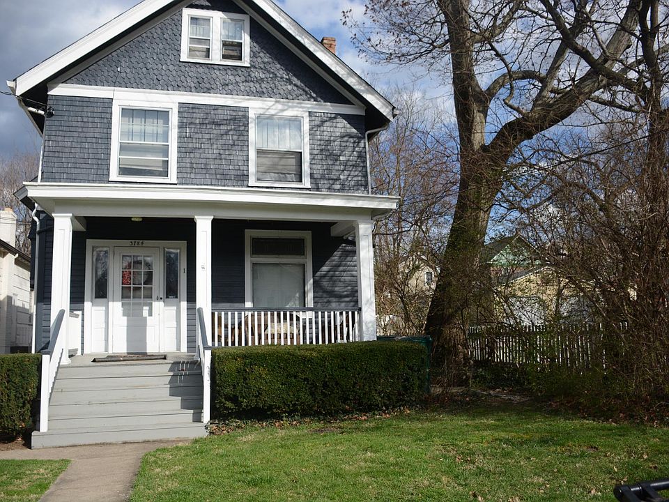 Located on a cul-de-sac street in the heart of Oakley, 
this unit has a separate entrance in the rear of the building