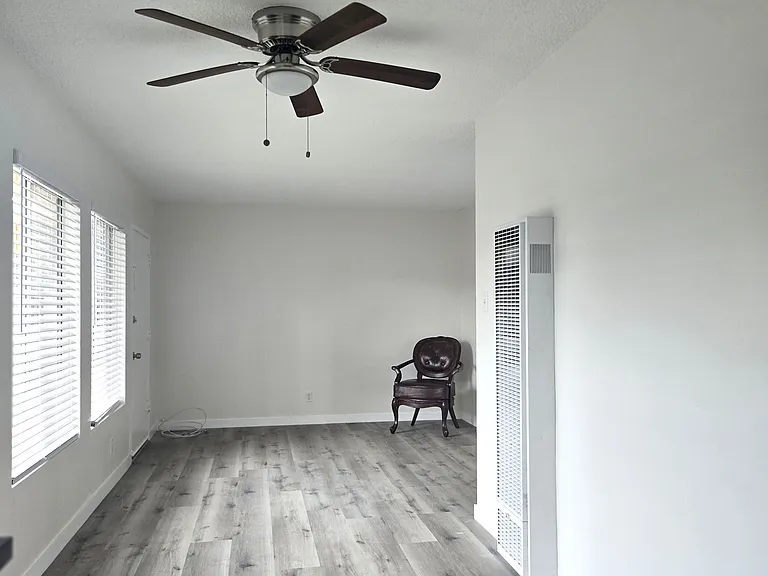 1969 Fashion Ave #17 — Photo 3