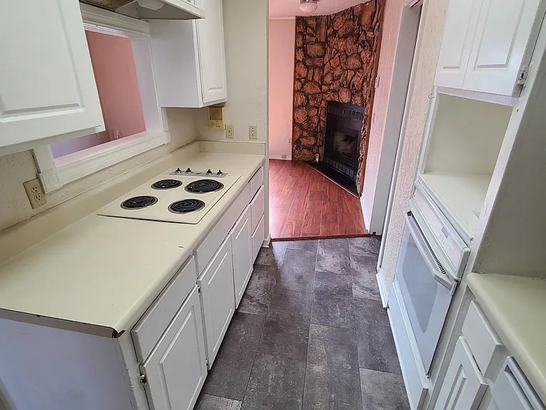 626 NW 8th St — Photo 4