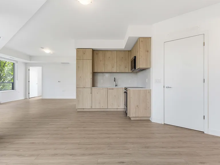 7439 Kingston Rd — Photo 44