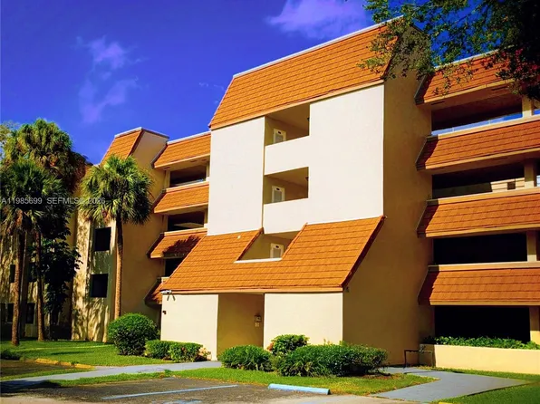 601 Ives Dairy Rd APT 103-8, Miami, FL 33179