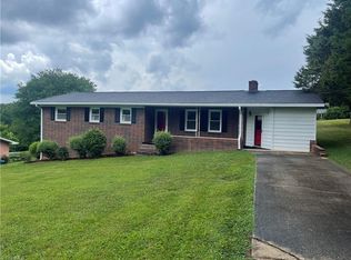 2155 Margaret Dr, Mount Airy, NC 27030