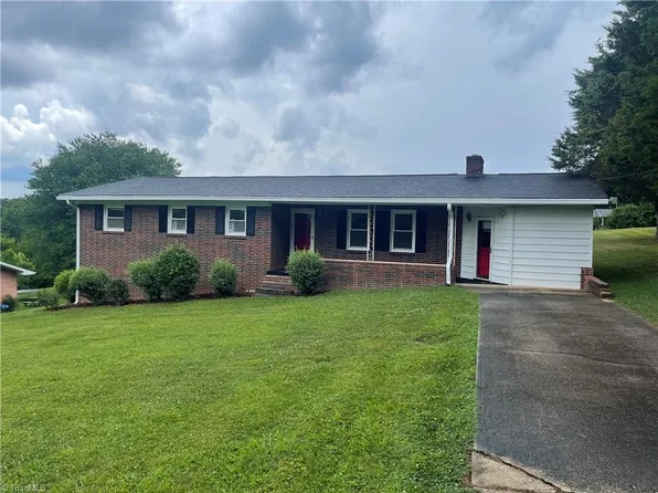 2155 Margaret Dr, Mount Airy, NC 27030