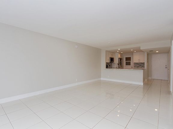 Living Room/Dining Area