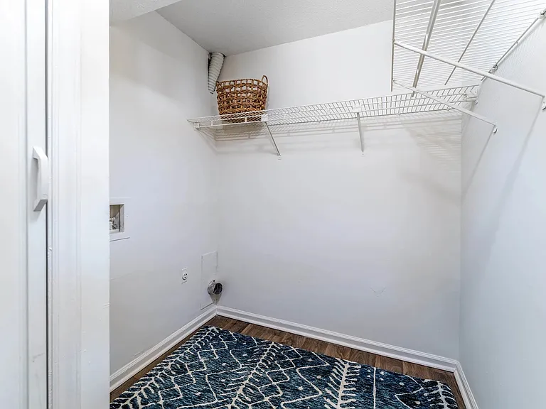 Foxcreek Apartments — Photo 21