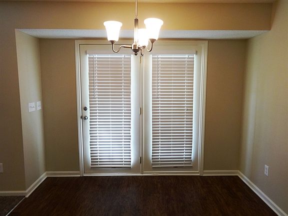 4th image of 535 Beverly Dr