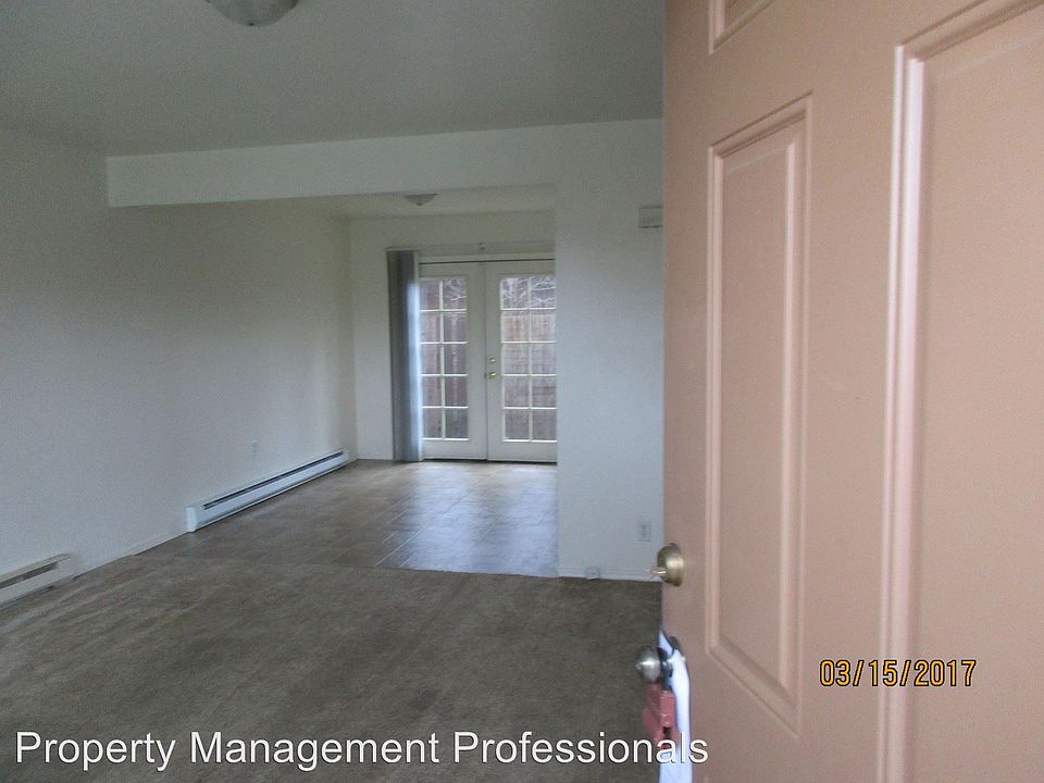 2nd image of 903 Cherry St