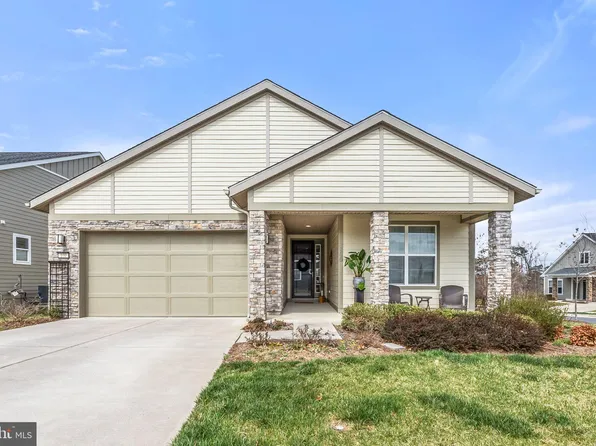 100 Gadwell Ln, Lake Frederick, VA 22630