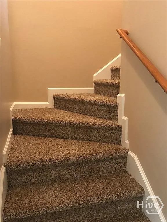 4 bed, 2.0 bath, 2113 sqft, $2,600 — Photo 4