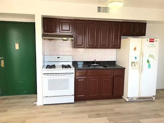 3rd image of 531 52nd St APT 3C
