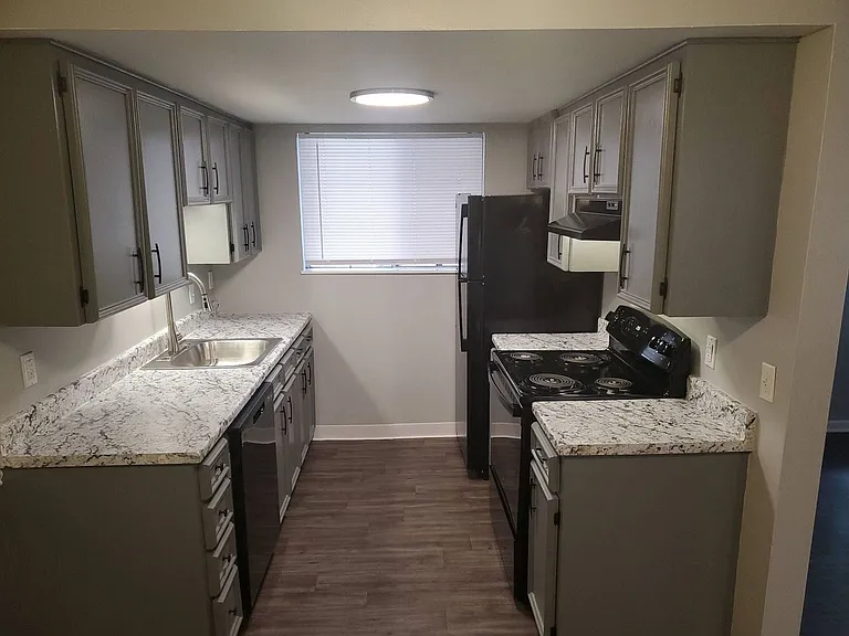 Stratford East Apartments — Photo 95