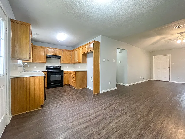 180 Spring Water Ln — Photo 5