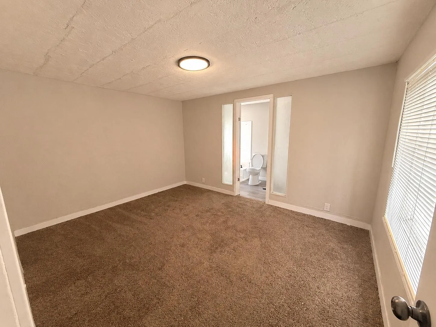 620 Douglas St — Photo 2