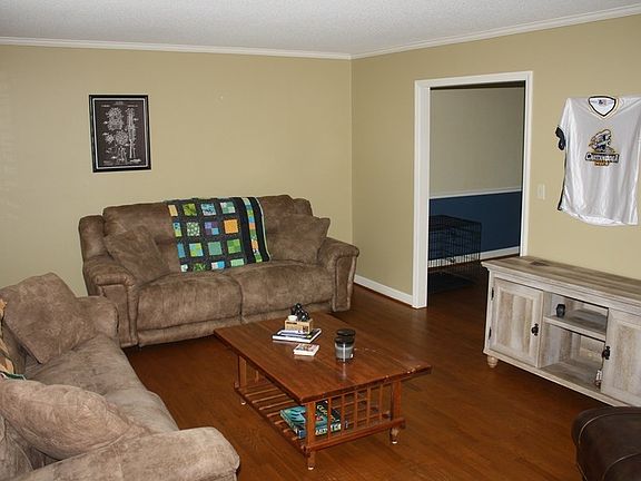 3rd image of 1015 River Forest Pl