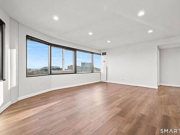 4th image of 127 Greyrock Place #1712