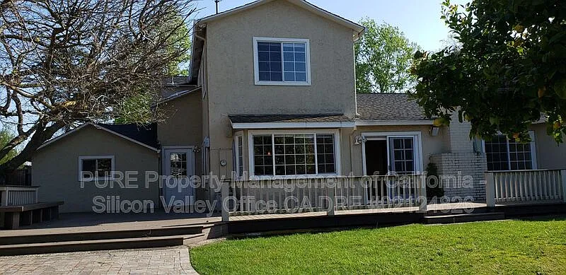 4 bed, 3.0 bath, 2642 sqft, $8,100 — Photo 2