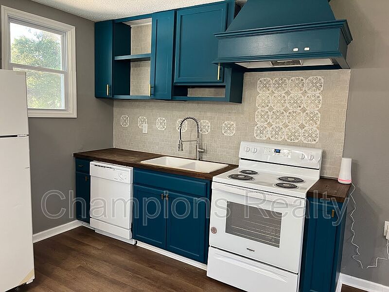 1st image of 2603 Garden Dr #A