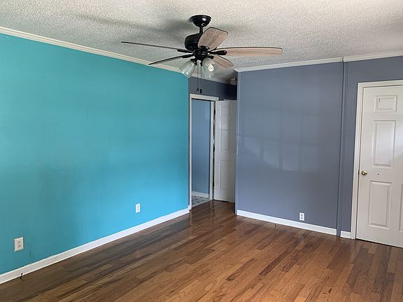 5th image of 100 10th Ave NW