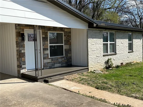 305 Tommy Ratzlaff Ave, Green Forest, AR 72638