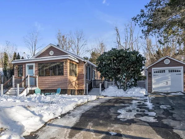 41 Narcissus Road, Kings Park, NY 11754