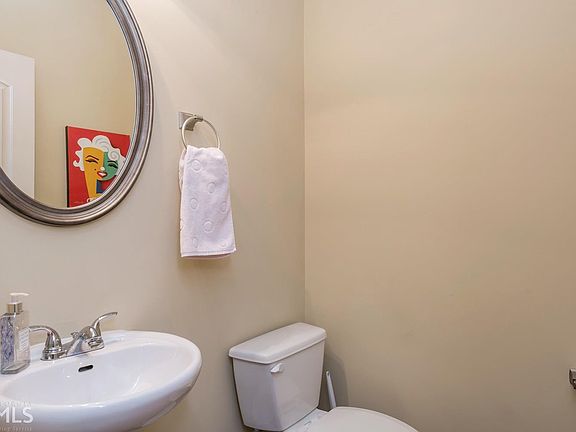 5th image of 47 Oakmont Dr