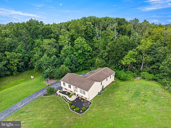 2nd image of 33 Melissa Ln