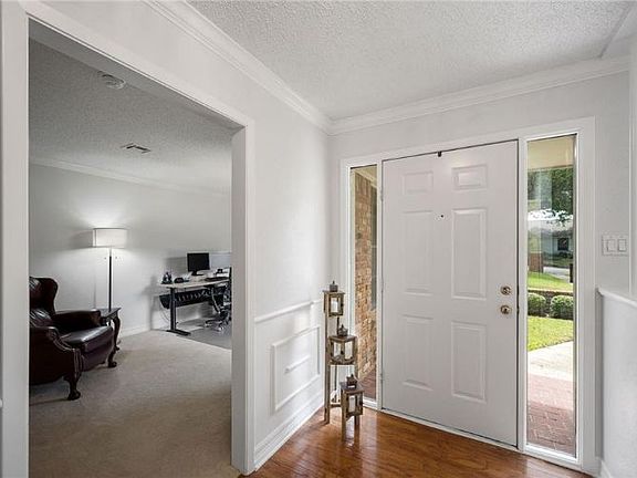 4th image of 857 Arlington Dr