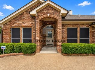2230 Park Hurst Dr, Arlington, TX 76001