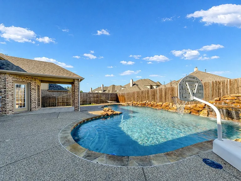5716 Sleepy Creek Ln — Photo 33