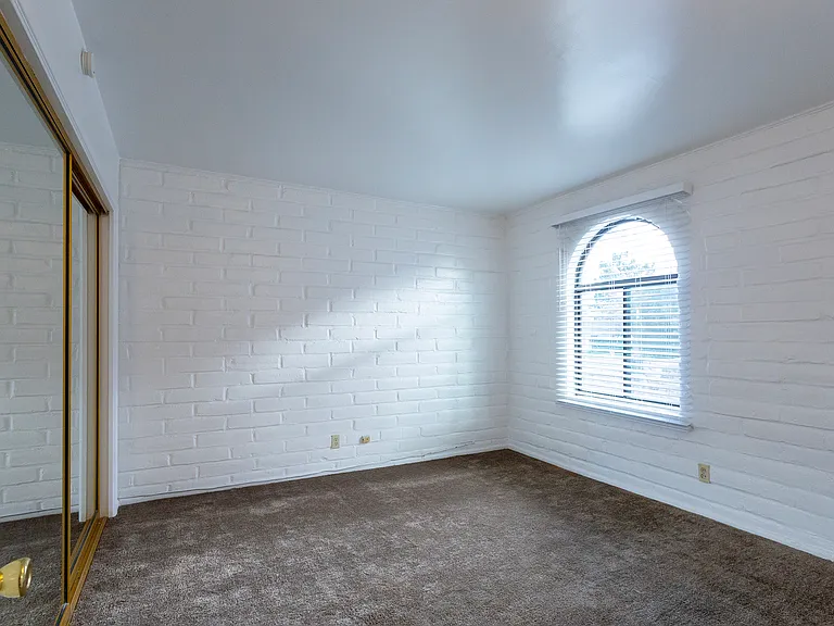 565 N Macnab Dr #A — Photo 12
