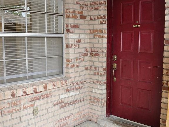 3rd image of 3241 Bloomingdale Villas Ct #3241