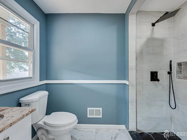 134 Frank St — Photo 15