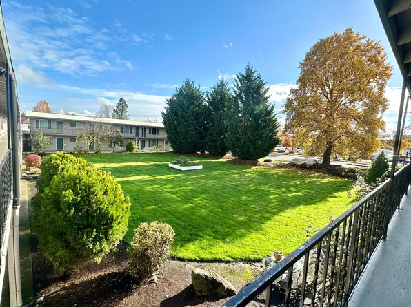 Greenwood Manor, 945 NW Circle Blvd #24, Corvallis, OR 97330