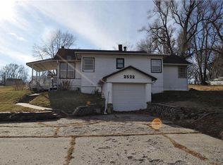 2522 Green Valley Rd, Saint Joseph, MO 64505