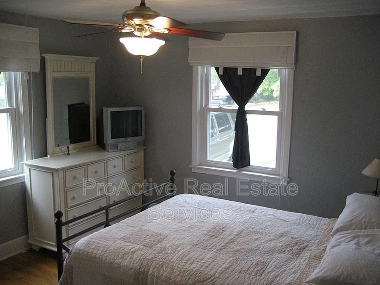 725B Carolina Ave — Photo 9