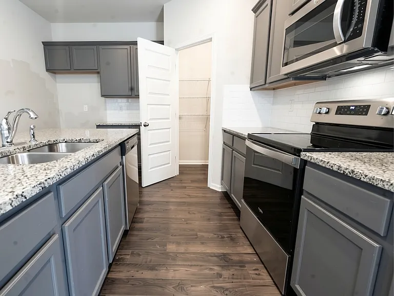 1735 Labonte Pkwy — Photo 12