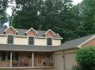 2493 Parkwood Dr, Green Bay, WI 54304