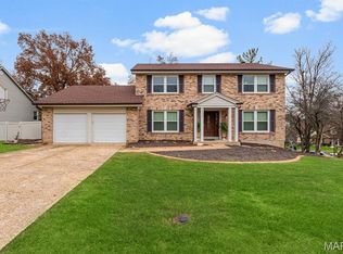 2350 Gateroyal Dr, Saint Louis, MO 63131