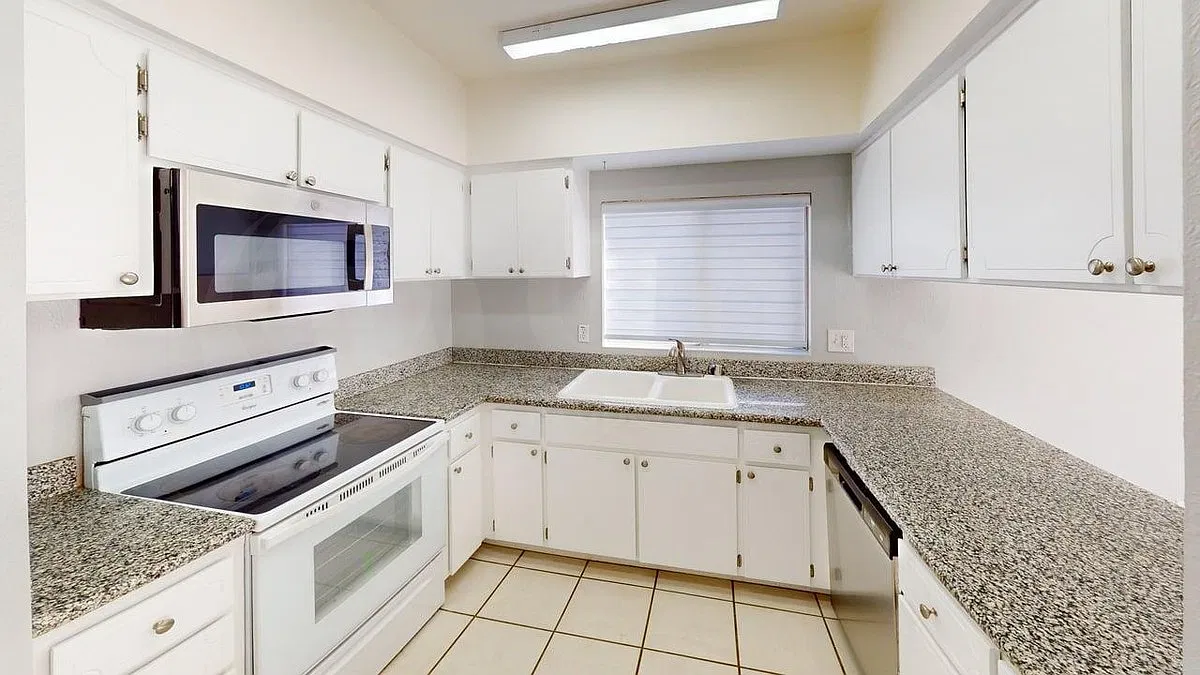 2 bed, 2.0 bath, 1037 sqft, $1,595 — Photo 3