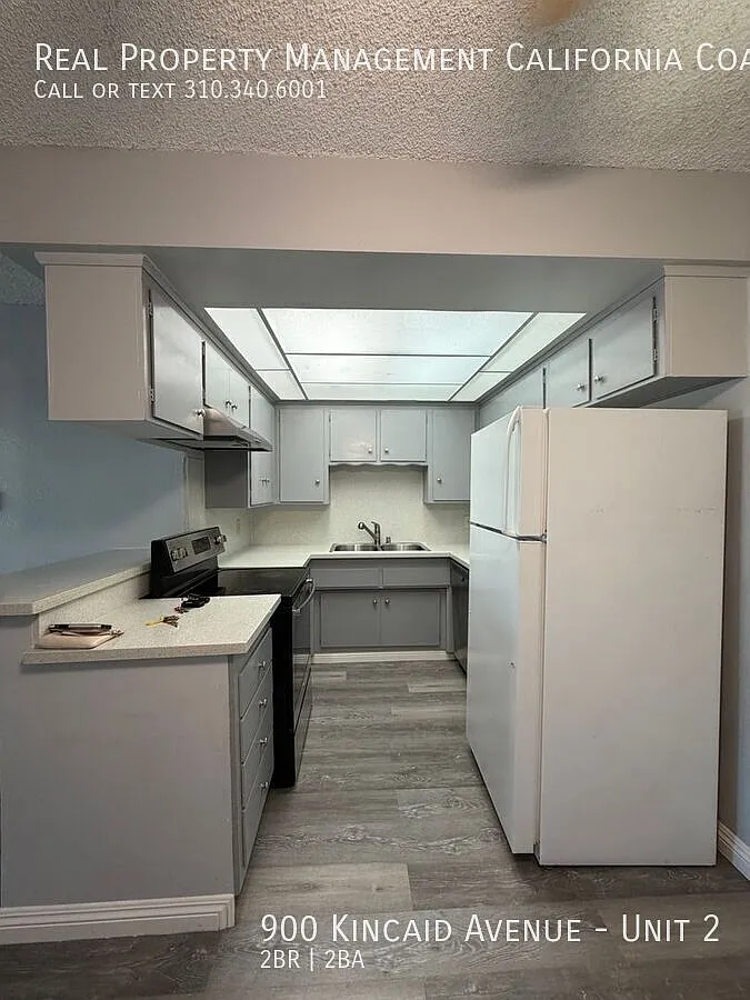 Gorgeous 2Bed 1,5Ba Townhouse w/in-unit Laundry+2 Car Garage — Photo 3