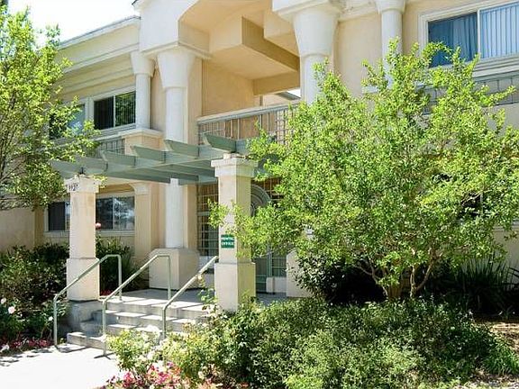 9927 Front of building