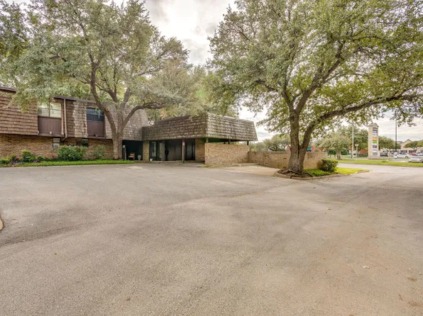 3025 Hulen Ct, Fort Worth, TX 76109